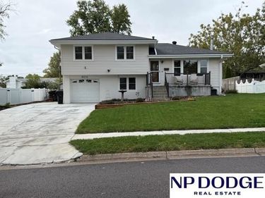 8616 Park View Boulevard, La Vista, NE 68128