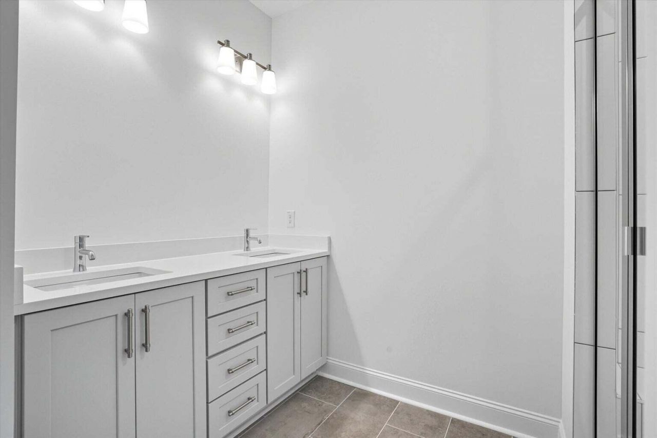 536 Hayes Park Boulevard Photo 20