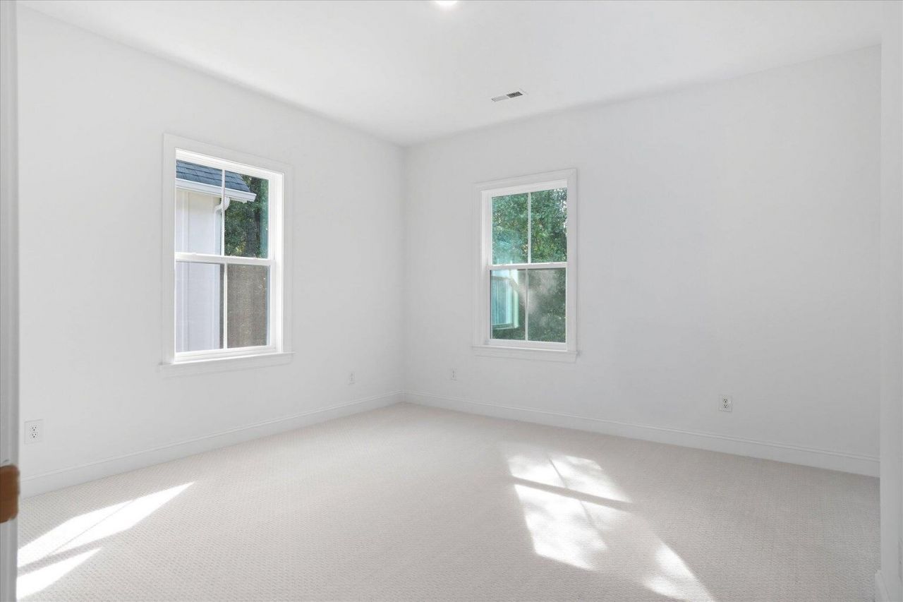 532 Hayes Park Boulevard Photo 23
