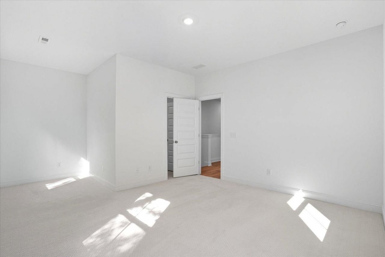 532 Hayes Park Boulevard Photo 24