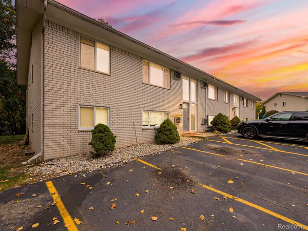 221 Summit Ridge Drive , Unit C, White Lake Township, Mi 48386