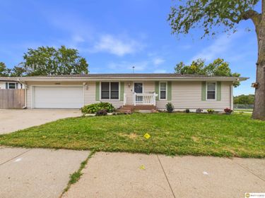 11423 S Circle, Omaha, NE 68137