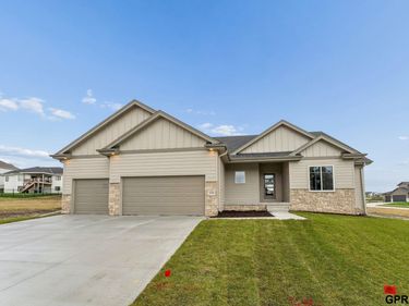 20008 V Street, Omaha, NE 68135