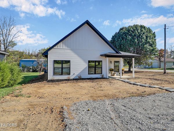 304 W Stewart Ave, Monterey, TN 38574
