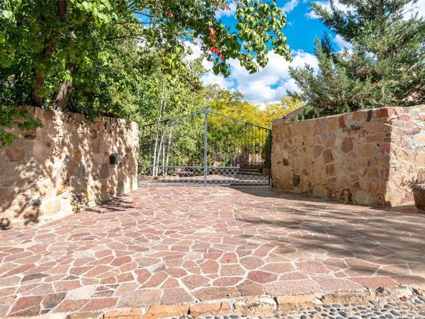 507 Camino Del Monte Sol , Santa Fe, NM 87505
