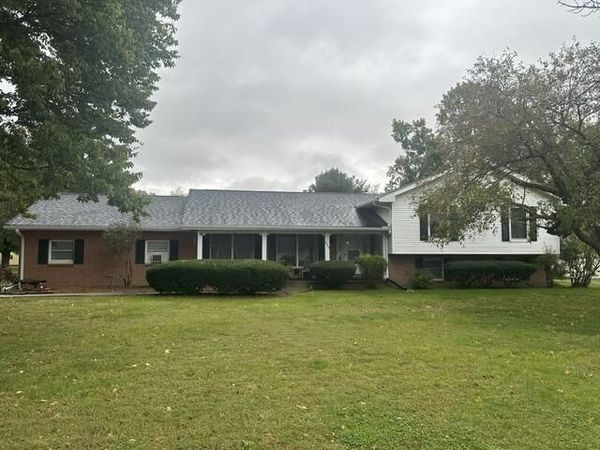 503 WASHINGTON ST, Wapello, IA 52653