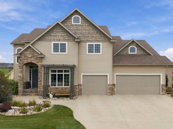5827 Silverleaf Drive S, Fargo, ND 58104
