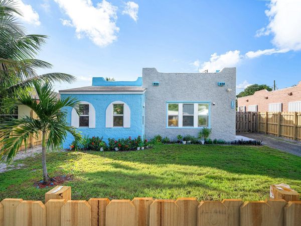 120 NW 4TH Avenue, Boynton Beach, FL 33435