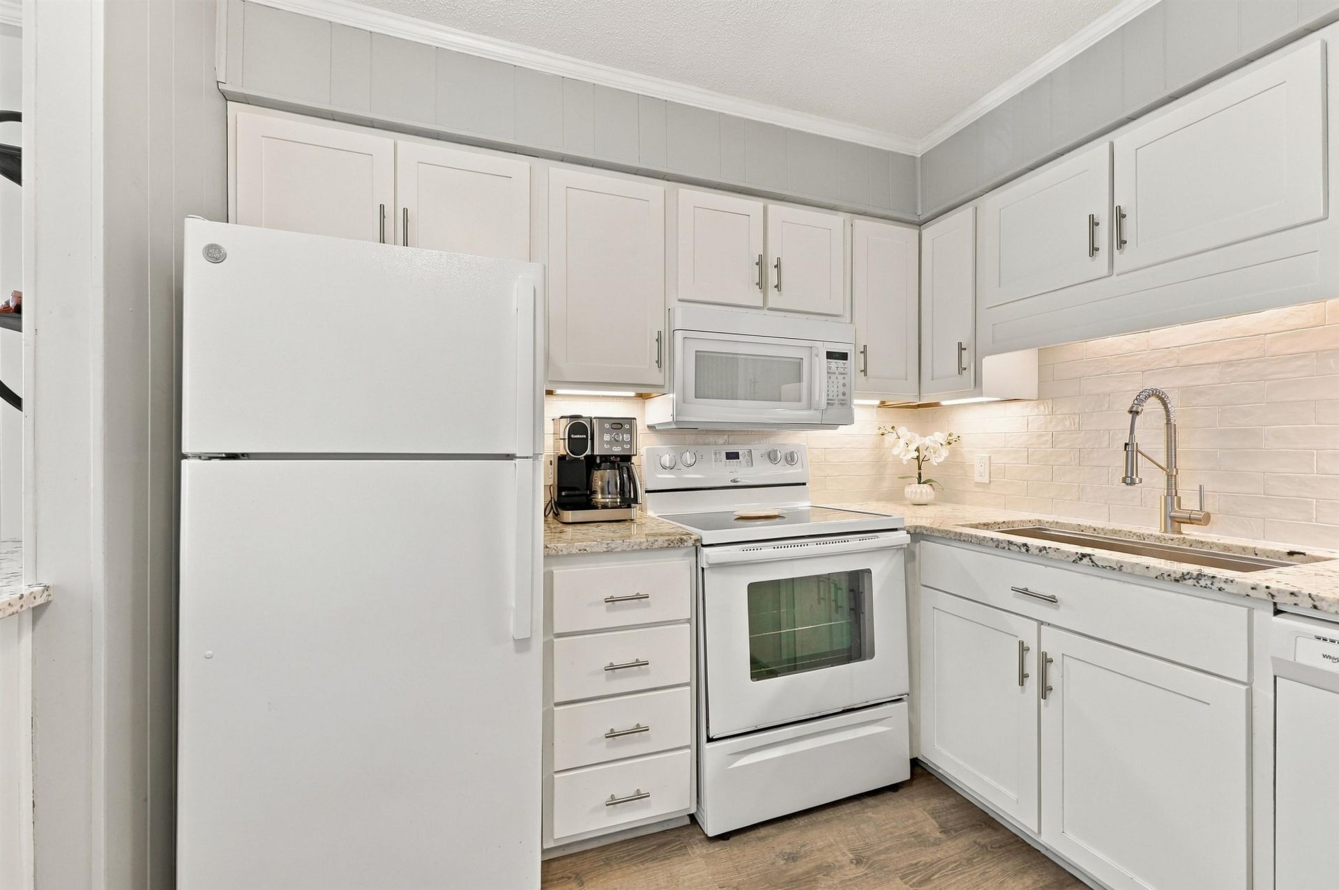 9560 Shore Dr.  Photo 7