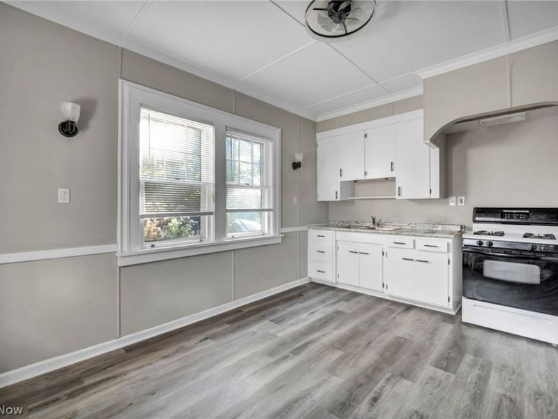 18319 Marcella Road, Cleveland, OH 44119 Photo 6