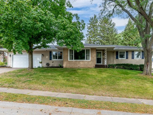 1324 Hayes Court , Davenport, IA 52804