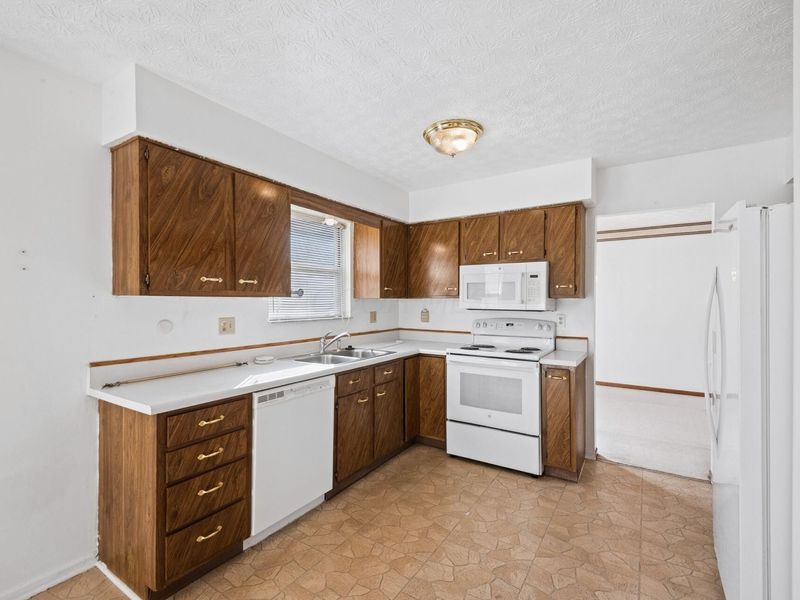 6451 Rugosa Avenue, Reynoldsburg, OH 43068 Photo 10