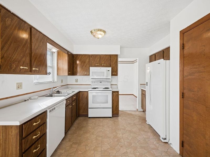 6451 Rugosa Avenue, Reynoldsburg, OH 43068 Photo 11