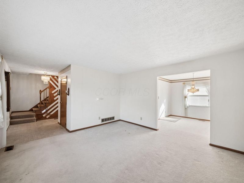 6451 Rugosa Avenue, Reynoldsburg, OH 43068 Photo 7