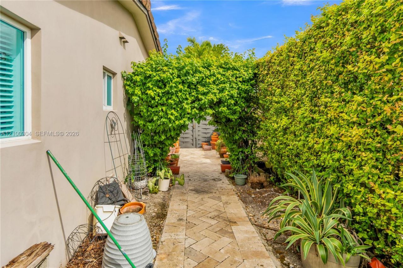 14456 SW Kendale Lakes Blvd , Miami, FL 33183 Photo