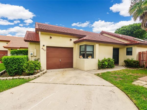 620 SW 113th Ter , Pembroke Pines, FL 33025
