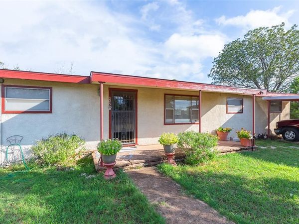 245 Concho Street , Tye, TX 79563