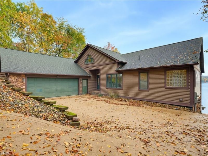 140 W Mohawk Drive, Malvern, OH 44644 Photo 2
