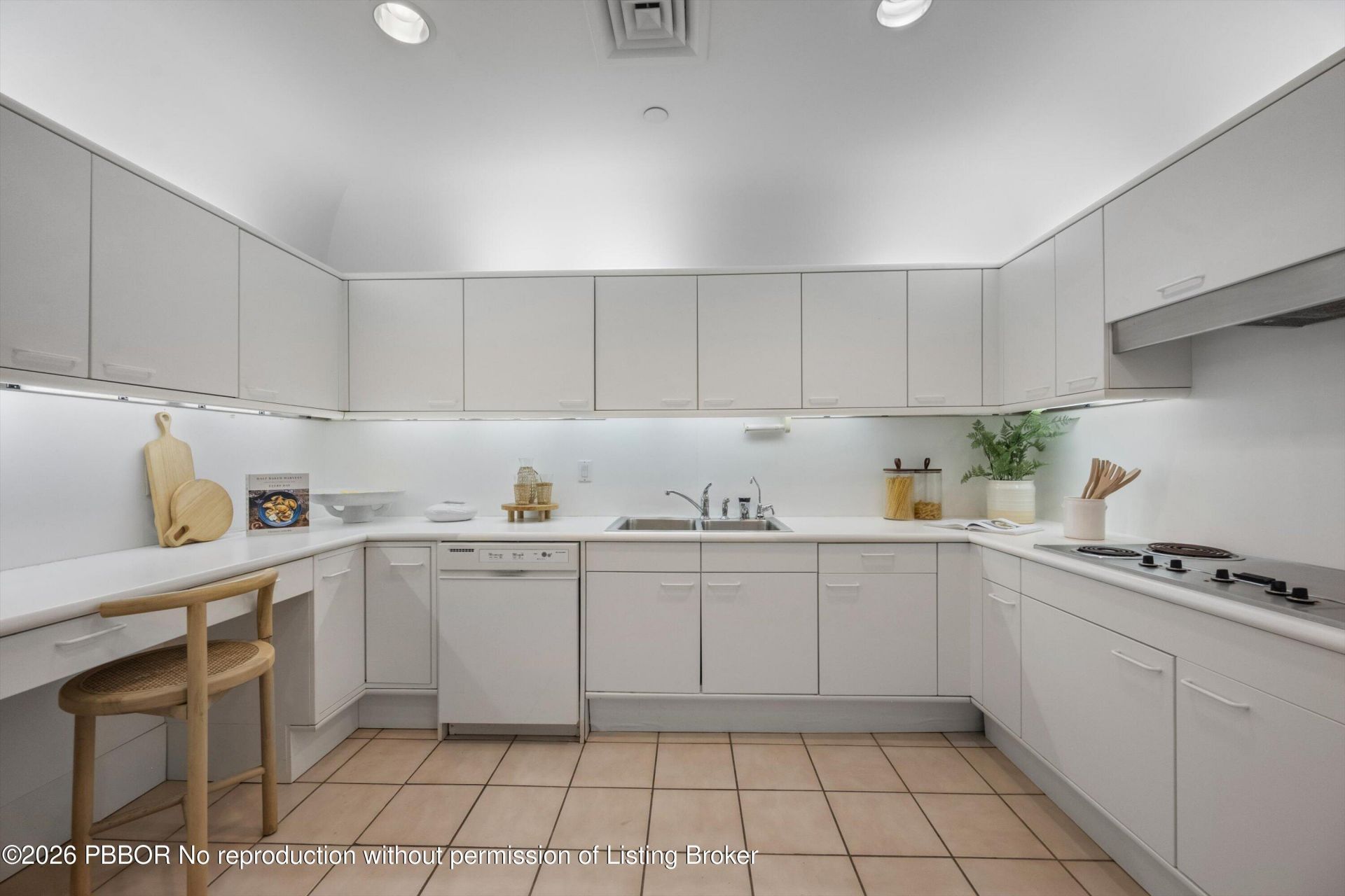 2 N Breakers Row, Unit N45, Palm Beach, FL 33480 Photo