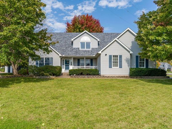 4008 RALEIGH Avenue , Bettendorf, IA 52722