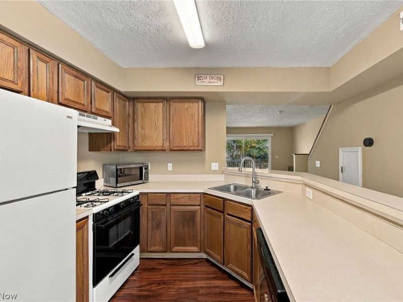 15528 Foxglove Lane, Middleburg Heights, OH 44130 Photo 6