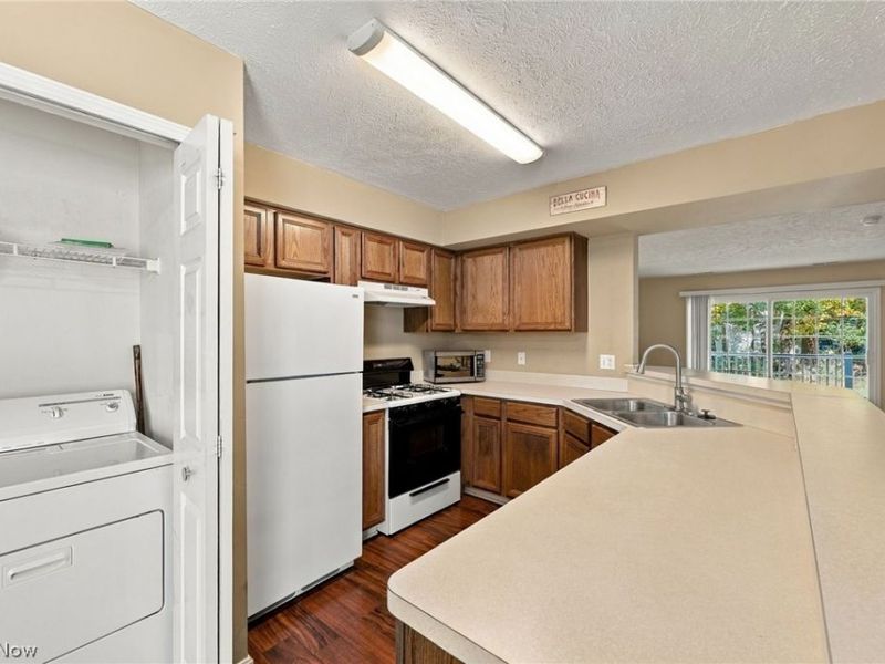 15528 Foxglove Lane, Middleburg Heights, OH 44130 Photo 8
