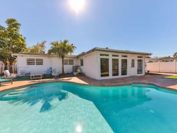 2565 NE 214th St , Unit 2565, Miami, FL 33180