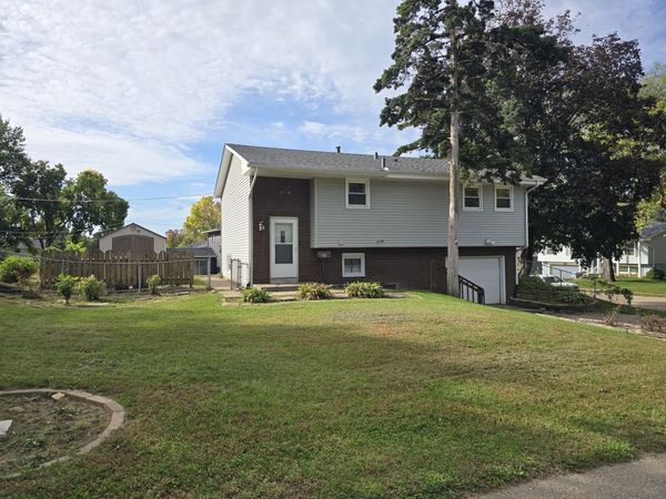 769 W 46th Street , Davenport, IA 52806