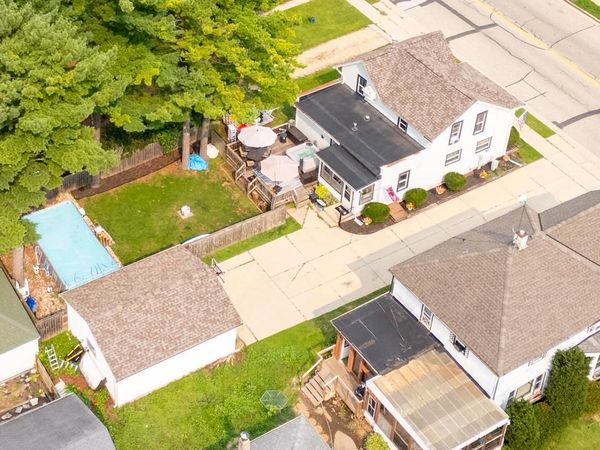 213 Kettle Moraine DRIVE S, Slinger, WI 53086