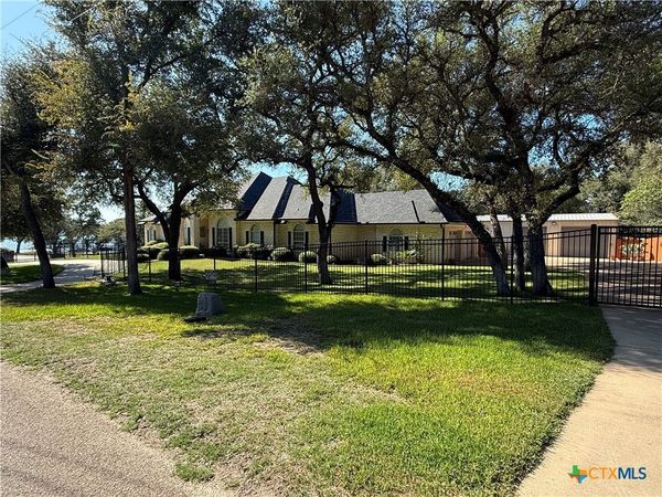 14 Calamity Jane Drive, Morgans Point Resort, TX 76513