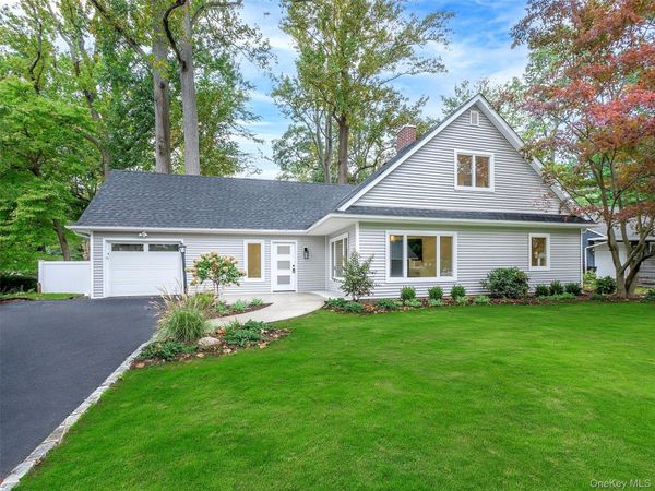 48 Buckeye Road , Glen Cove, NY 11542