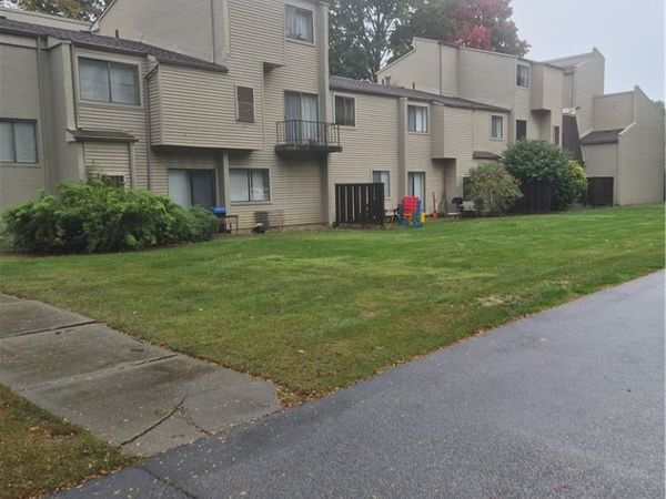 38285 North Lane , Unit 105, Willoughby, OH 44094