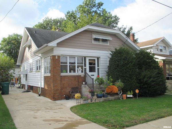 2110 W BARKER Avenue, West Peoria, IL 61604
