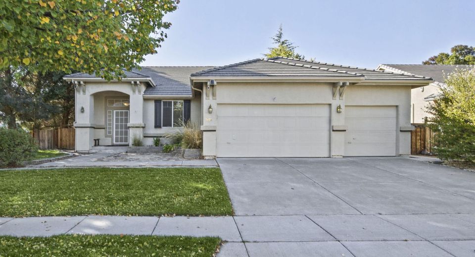7035 Cinnamon Drive, Sparks, NV 89436 Photo