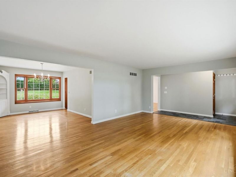 1020 Cloverfield Lane, Springfield Township, OH 45224 Photo 6