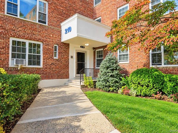210 Pelham Road, Unit 4D, New Rochelle, NY 10805