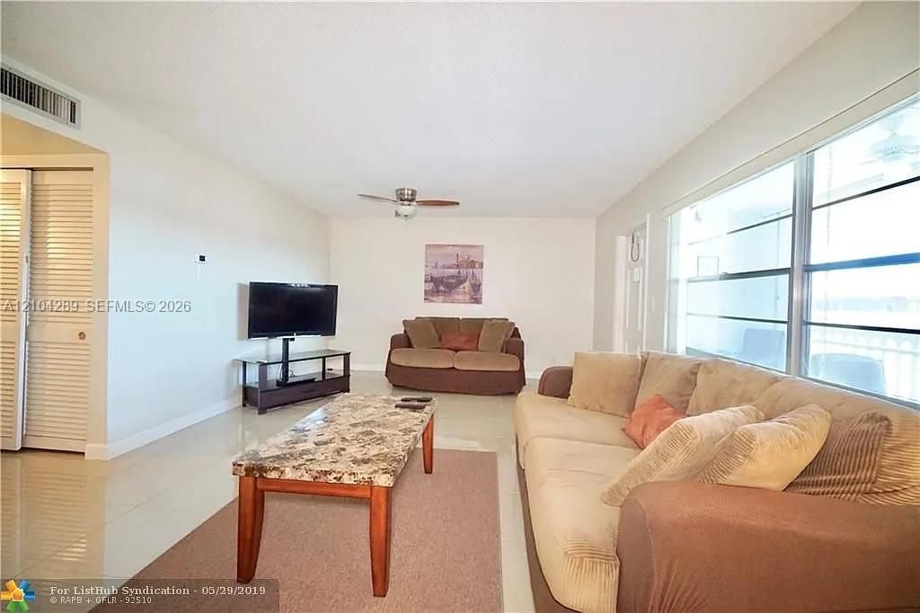 200 NE 12th Ave , Unit 2E, Hallandale Beach, FL 33009 Photo