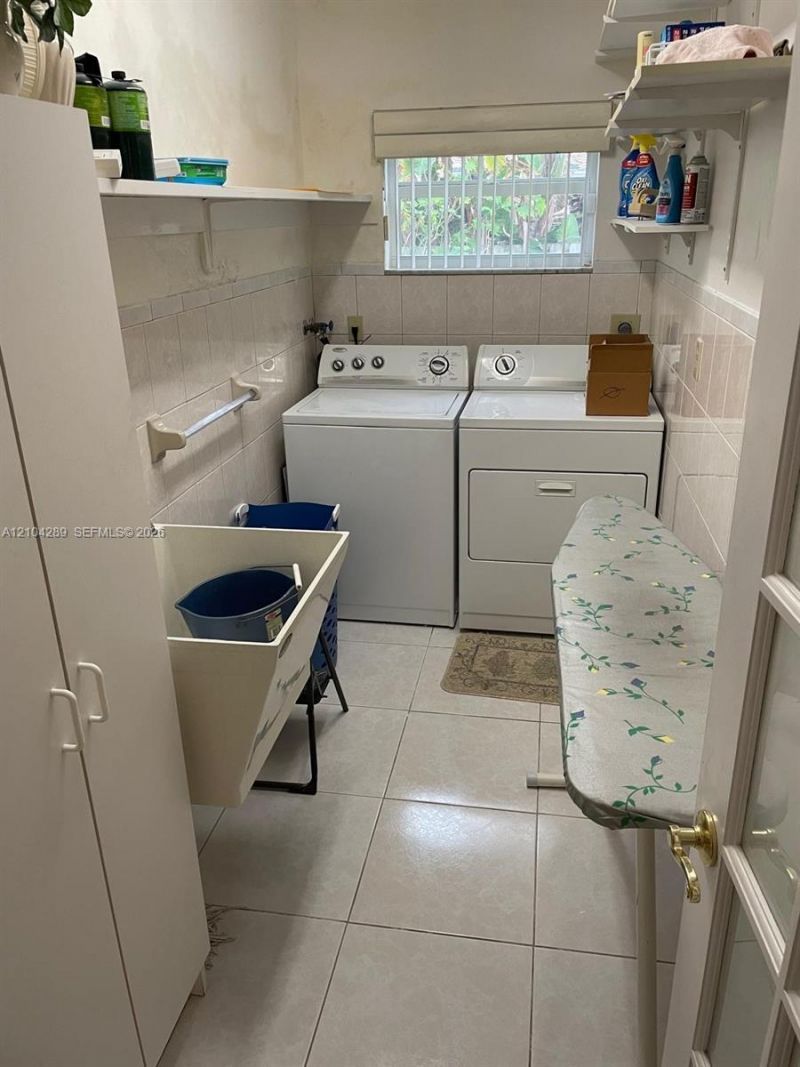 200 NE 12th Ave , Unit 2E, Hallandale Beach, FL 33009 Photo