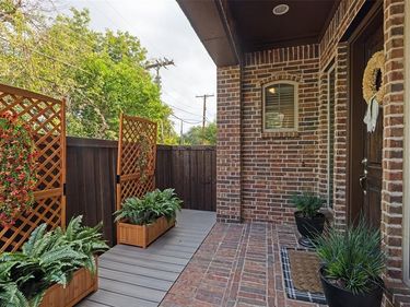 8686 Thorbrush Place , Dallas, TX 75238