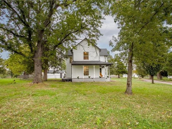 24050 W 55th Street, Shawnee, KS 66226