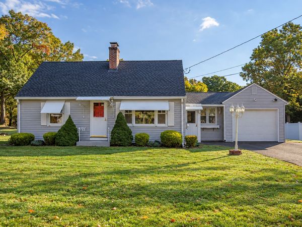 65 Ridgeway Dr, Agawam, MA 01030
