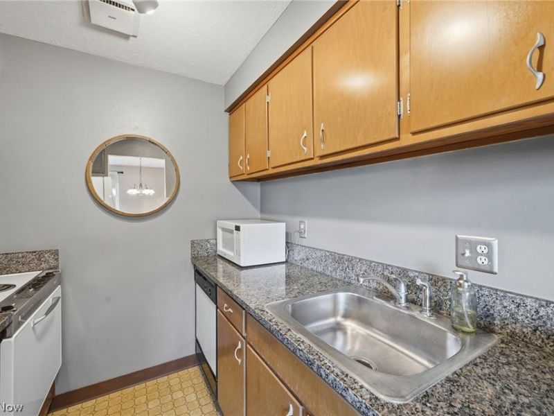 14567 Madison Avenue, Unit 303, Lakewood, OH 44107 Photo 19