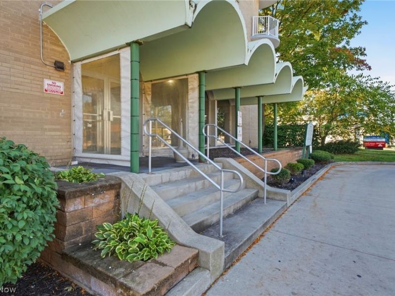 14567 Madison Avenue, Unit 303, Lakewood, OH 44107 Photo 5