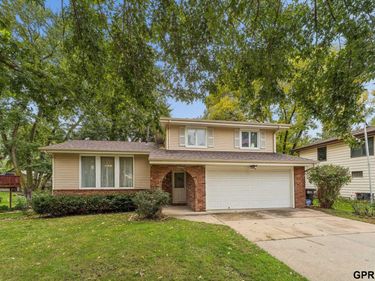 2416 N 98Th Avenue, Omaha, NE 68134