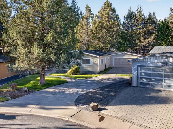 1075 SE Valleywood Place, Bend, OR 97702