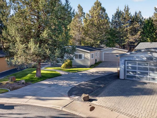 1075 SE Valleywood Place, Bend, OR 97702