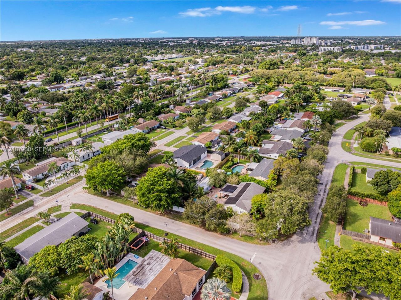 9261 SW 183rd Ter , Palmetto Bay, FL 33157 Photo