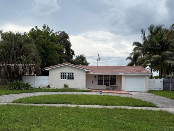 1806 N 38th Ave , Hollywood, FL 33021