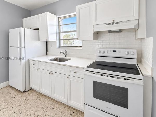 2315 W Okeechobee Rd , Unit 307, Hialeah, FL 33010