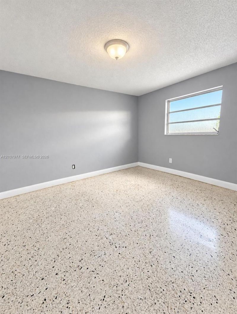 2315 W Okeechobee Rd , Unit 307, Hialeah, FL 33010 Photo